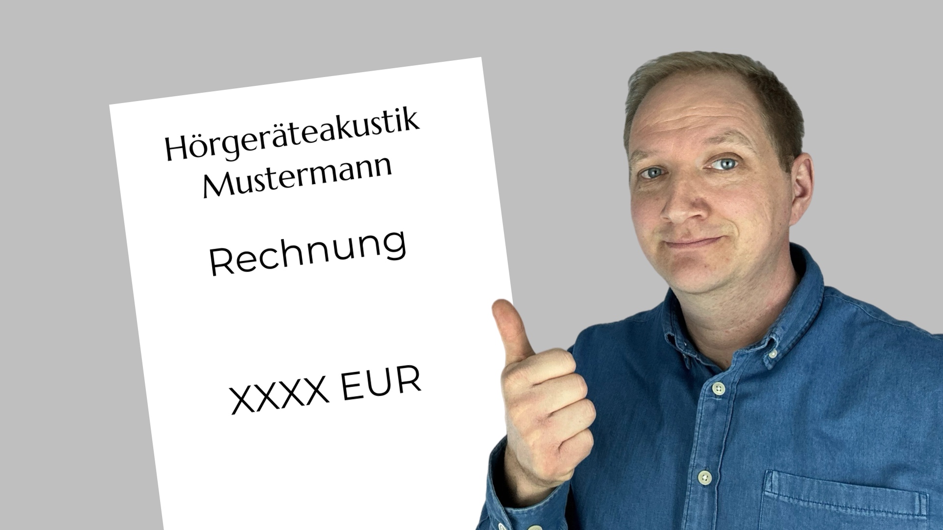 Ein Mann der Auf eine symbolische Hörgeräte Rechnung zeigt